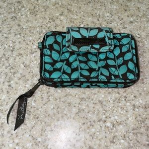 Vera Bradley wallet in euc. Removable strap included